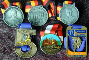Finishermedalien von 2 x Berlin-, Köln- und Hamburg-Marathon